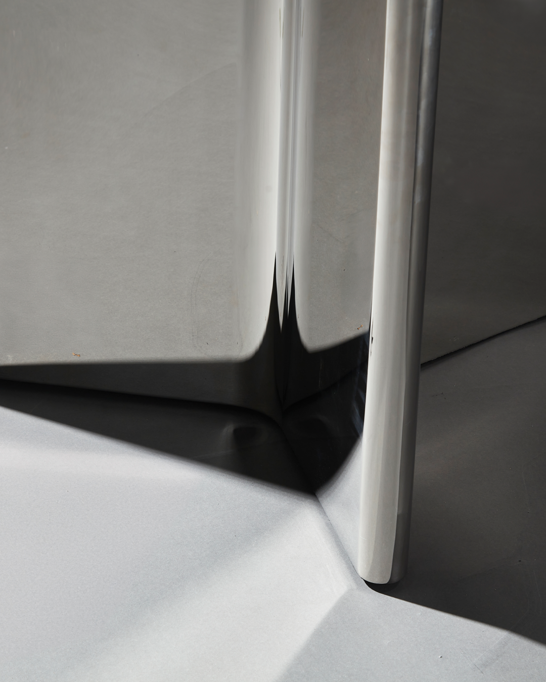 Stealth 3 Axis Dining Table Boat