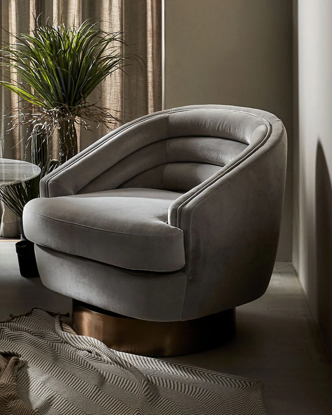 Viola Swivel Chair